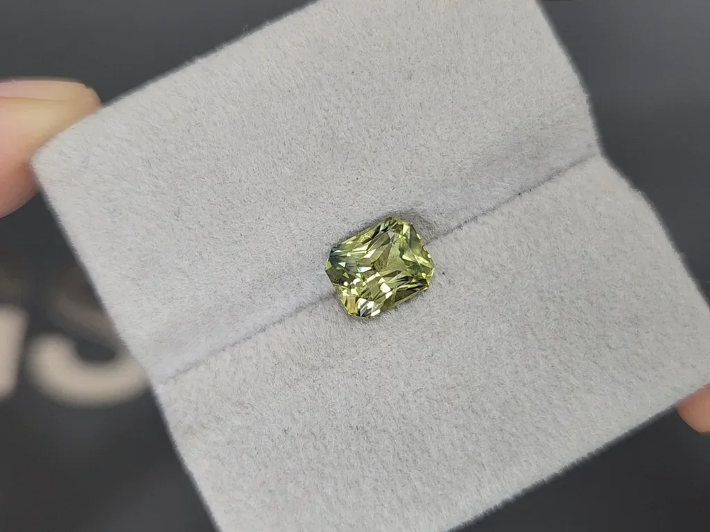 Unheated green sapphire in radiant cut 2.05 carats, Sri Lanka Image №4