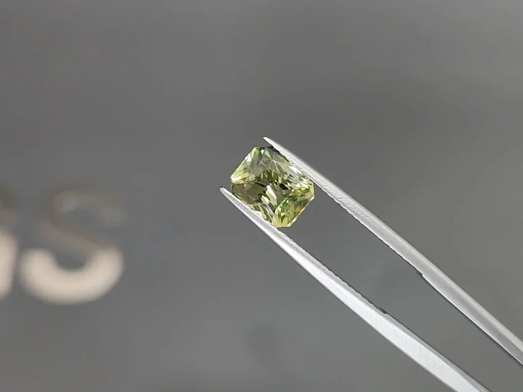 Unheated green sapphire in radiant cut 2.05 carats, Sri Lanka Image №3