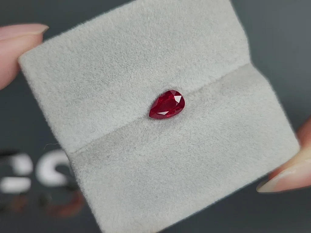 Pigeon's Blood red ruby in pear cut 0.97 carats, Mozambique Image №4