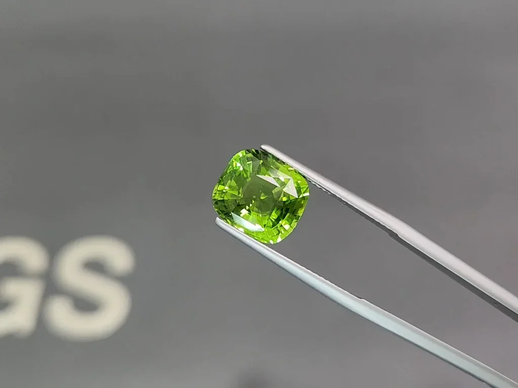 Green peridot cushion cut 5.80 carats, Burma Image №3