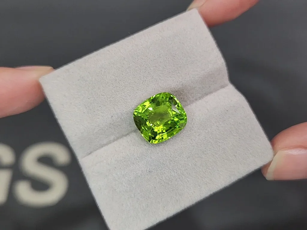 Green peridot cushion cut 5.80 carats, Burma Image №4