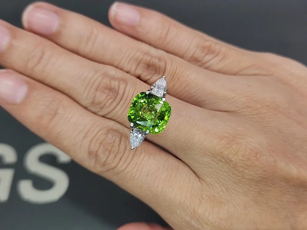 Green peridot cushion cut 5.80 carats, Burma Image №5