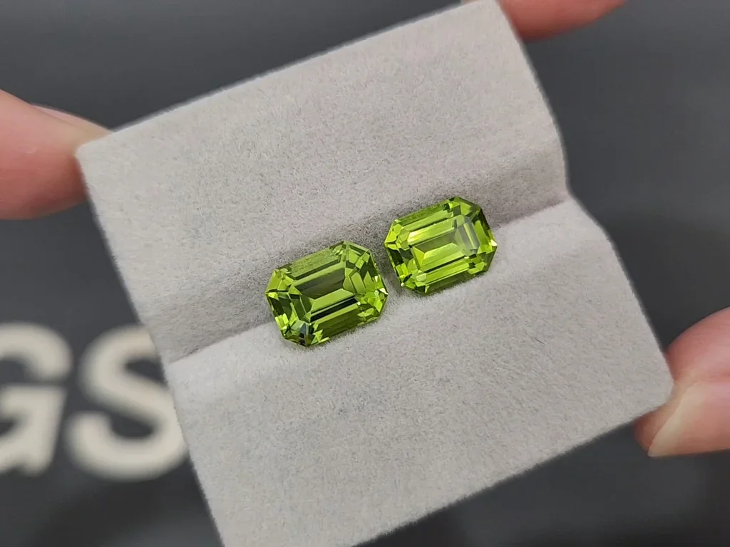 Pair of peridots yellow green octagon cut  6.24 carats, Pakistan  Image №4