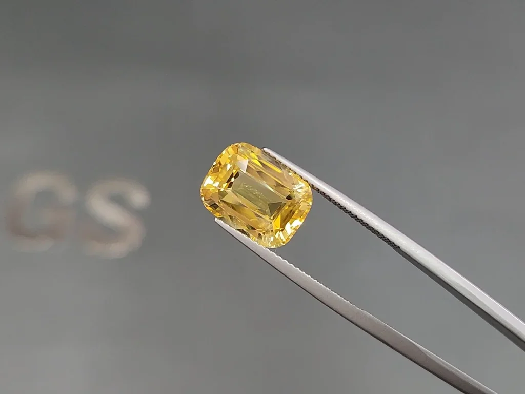 Unheated yellow sapphire cushion cut 8.05 carats, Sri Lanka, (Bellerophon) Image №3