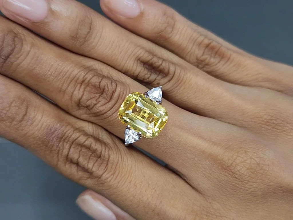 Unheated yellow sapphire cushion cut 8.05 carats, Sri Lanka, (Bellerophon) Image №5