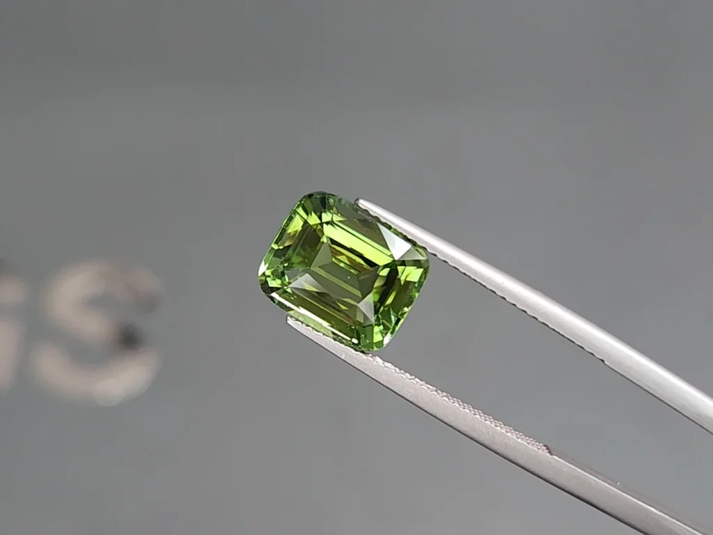 Green tourmaline cushion cut 4.20 carats, Africa Image №3