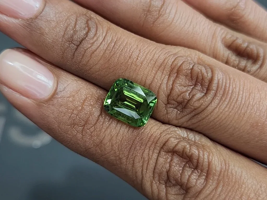Green tourmaline cushion cut 4.20 carats, Africa Image №2