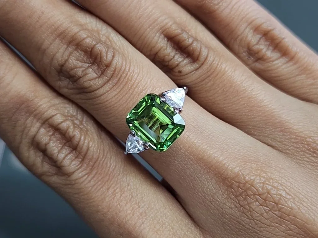 Green tourmaline cushion cut 4.20 carats, Africa Image №5