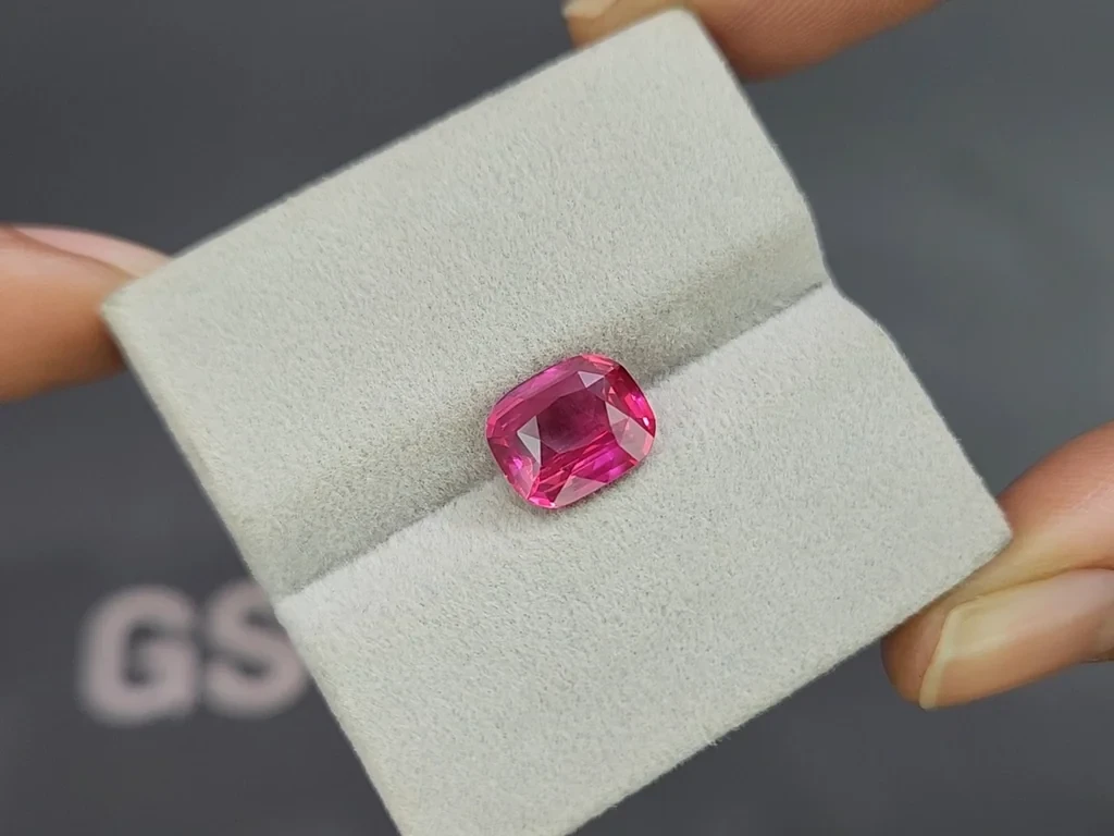 Unheated Intence Pink sapphire in cushion cut 4.11 carats, Mozambique Image №4