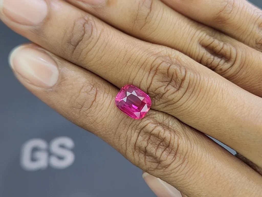 Unheated Intence Pink sapphire in cushion cut 4.11 carats, Mozambique Image №2