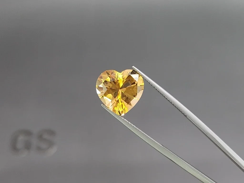 Citrine precision heart shape 6.16 carats, Africa Image №3