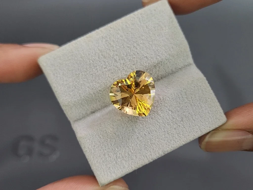 Citrine precision heart shape 6.16 carats, Africa Image №4