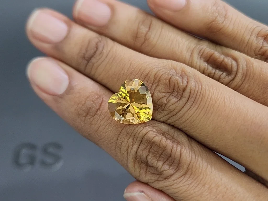 Citrine precision heart shape 6.16 carats, Africa Image №2