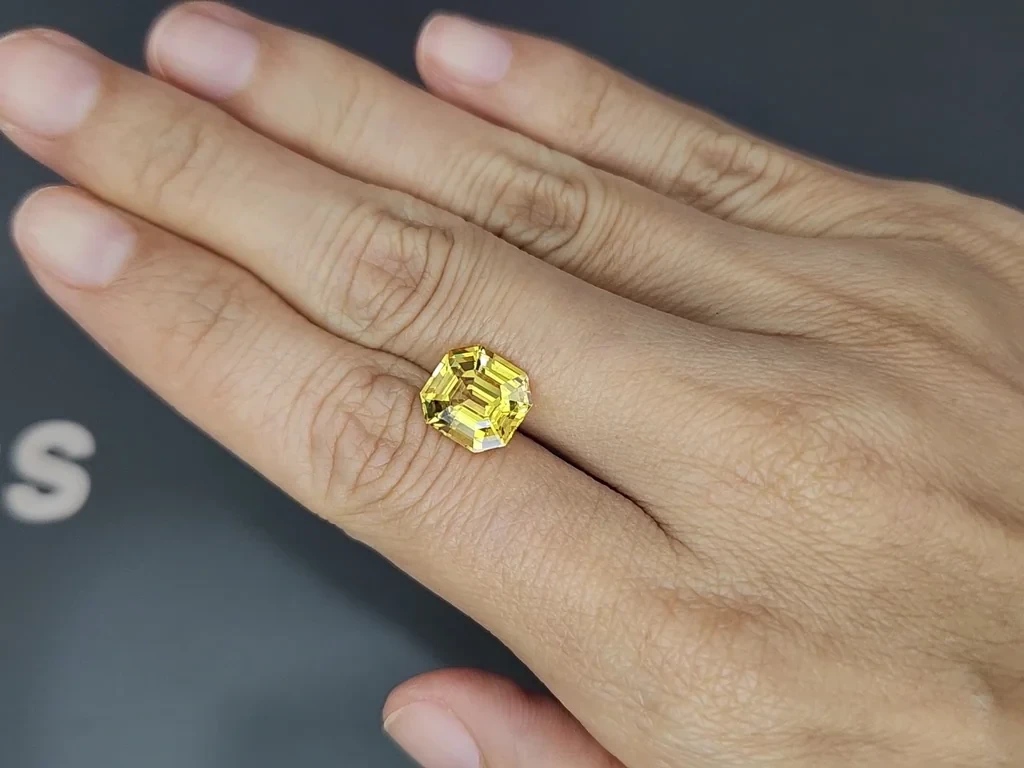 Unheated Golden Yellow sapphire in octagon cut 4.54 carats, Sri Lanka Image №2