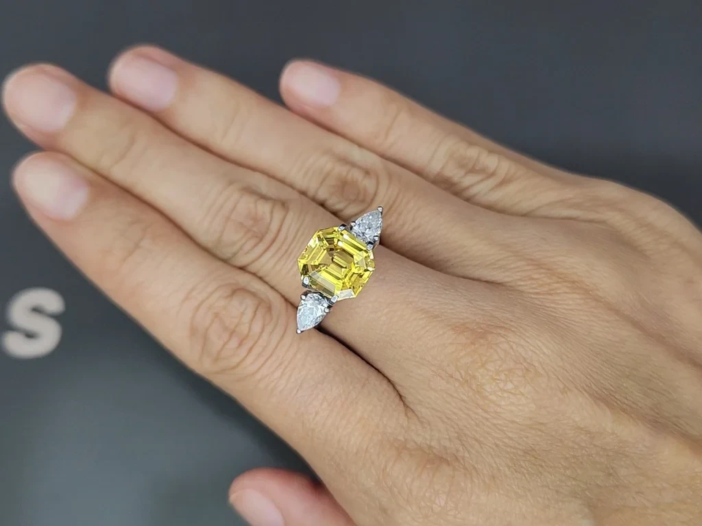 Unheated Golden Yellow sapphire in octagon cut 4.54 carats, Sri Lanka Image №3
