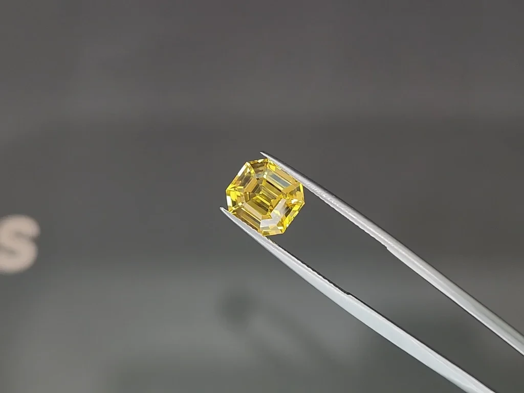 Unheated Golden Yellow sapphire in octagon cut 4.54 carats, Sri Lanka Image №5