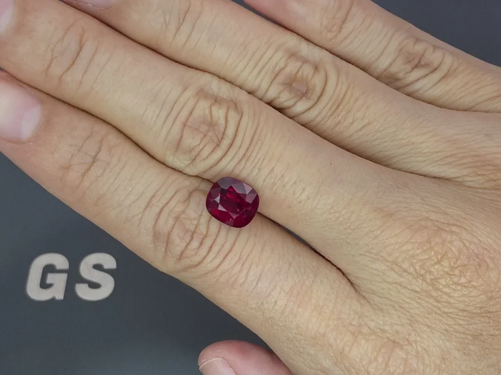 Unheated cushion cut pigeon's blood ruby 3.13 carats, Mozambique Image №2