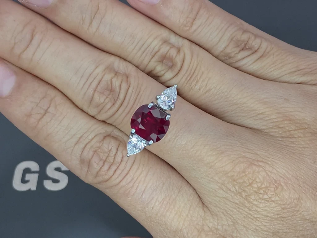 Unheated cushion cut pigeon's blood ruby 3.13 carats, Mozambique Image №3