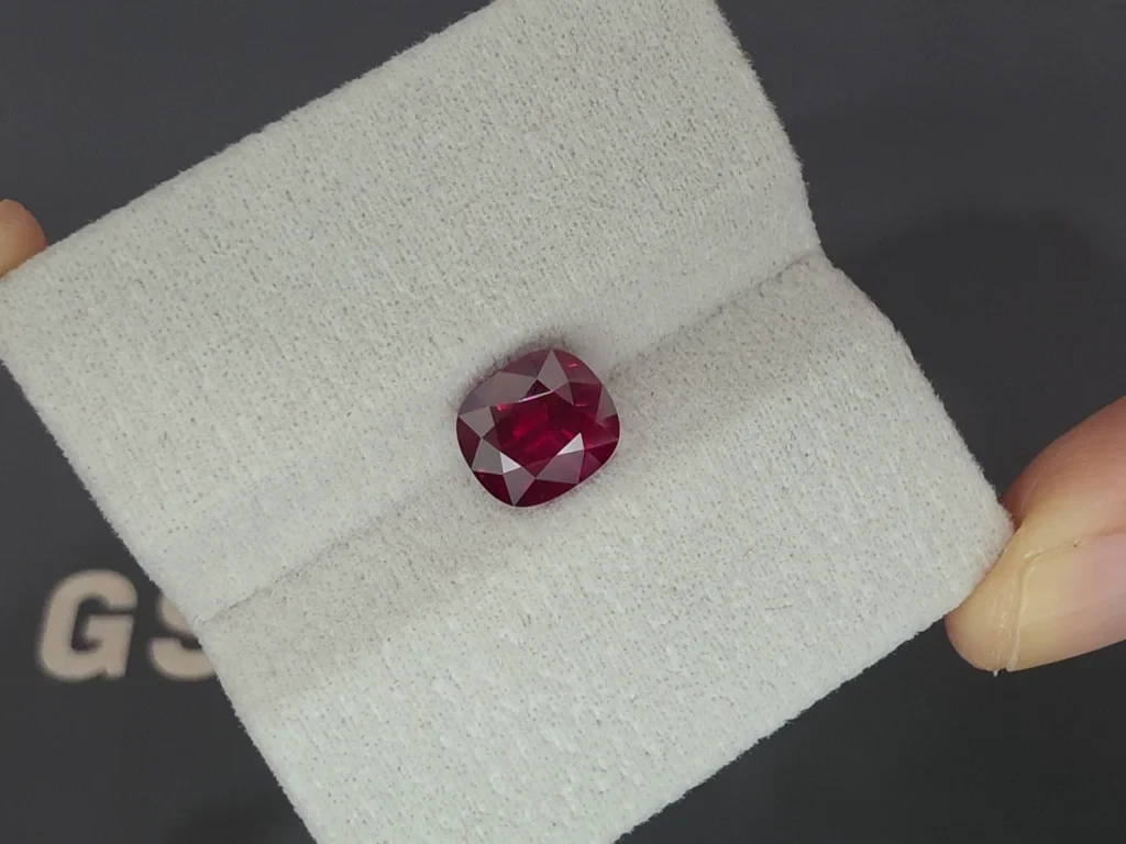 Unheated cushion cut pigeon's blood ruby 3.13 carats, Mozambique Image №4
