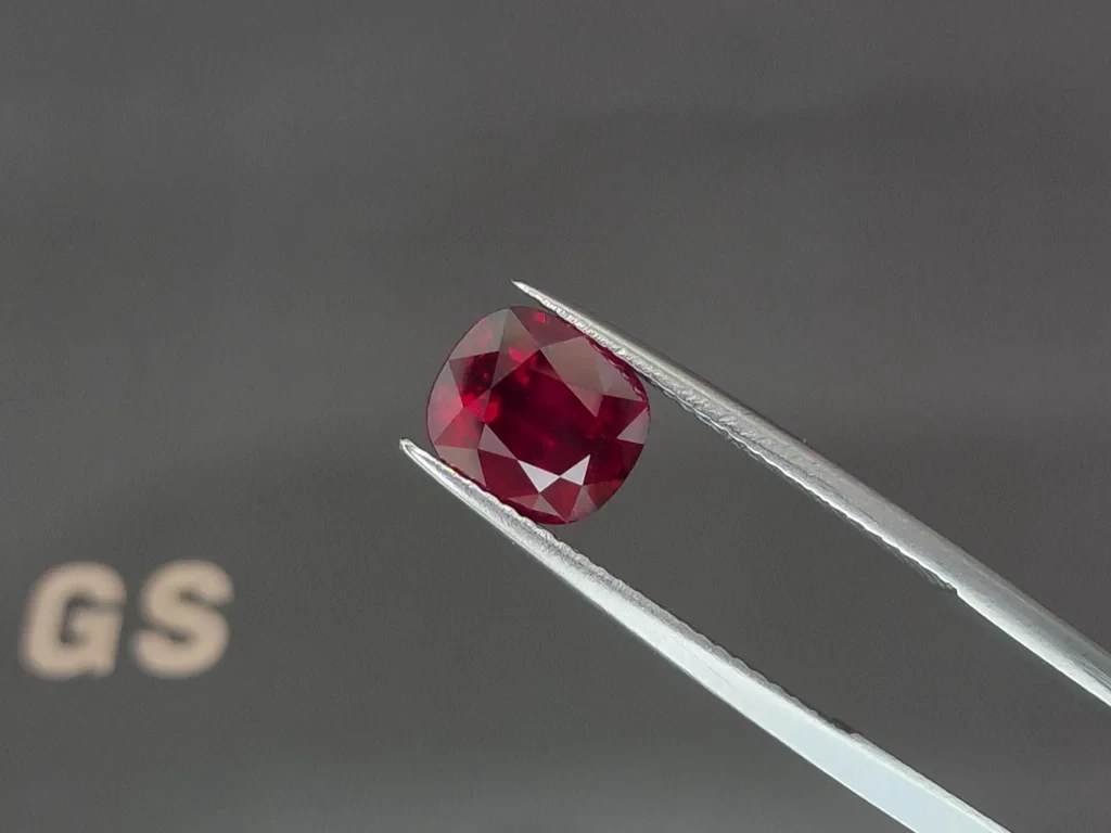 Unheated cushion cut pigeon's blood ruby 3.13 carats, Mozambique Image №5