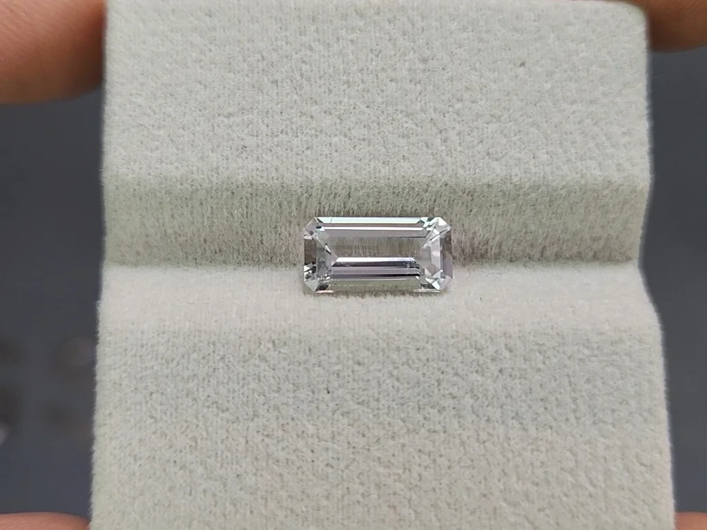 Kunzite octagon cut 1.94 carats, Pakistan Image №4