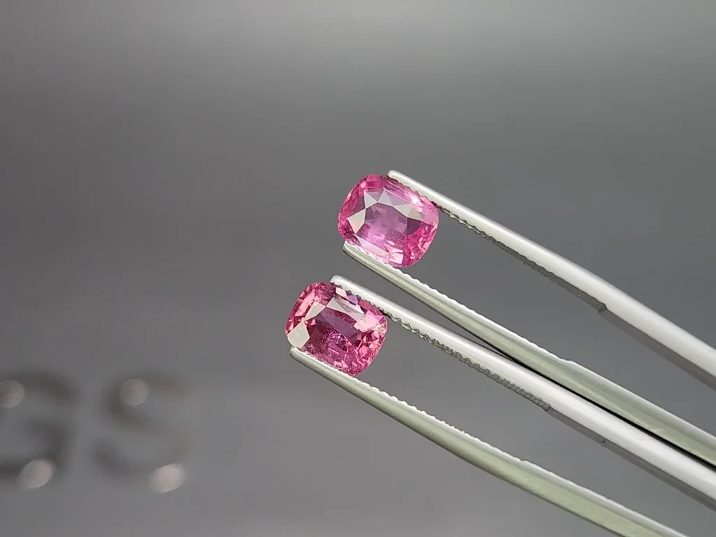 Pair of pink sapphires in cushion cut 3.59 carats, Sri Lanka Image №3