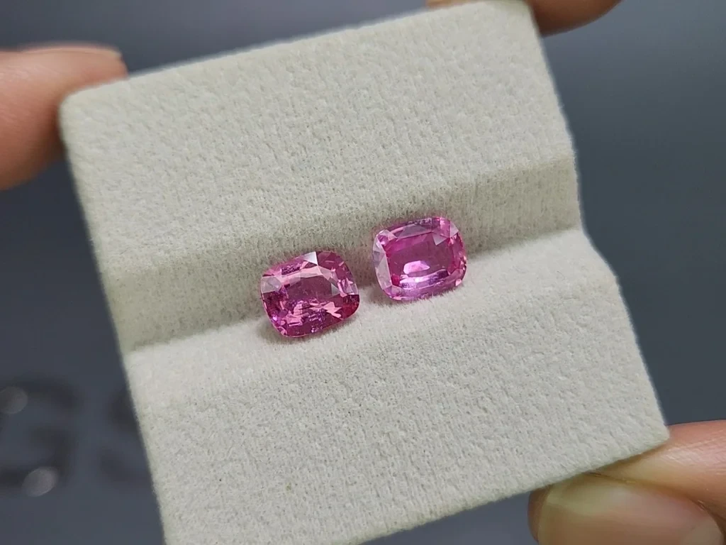 Pair of pink sapphires in cushion cut 3.59 carats, Sri Lanka Image №4