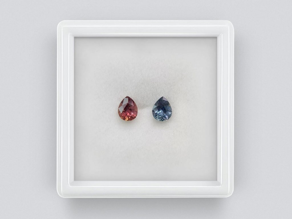 Pair of contrasting unheated pear cut sapphires 0.94 ct from Madagascar  Image №1