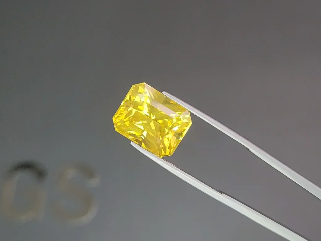 Untreated vibrant yellow golden sapphire in radiant cut 14.62 carats, Sri Lanka Image №3