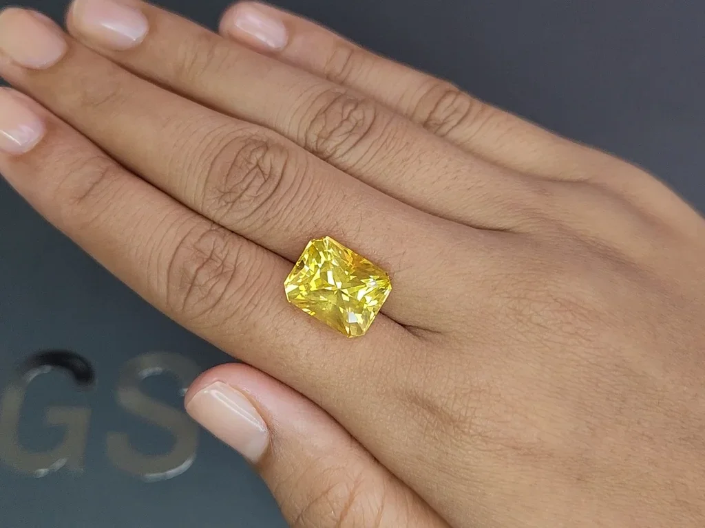 Untreated vibrant yellow golden sapphire in radiant cut 14.62 carats, Sri Lanka Image №2