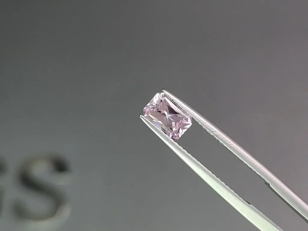 Untreated Baby pink sapphire in radiant cut 0.96 carats, Madagascar Image №3