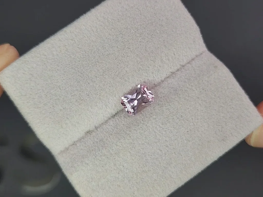 Untreated Baby pink sapphire in radiant cut 0.96 carats, Madagascar Image №4
