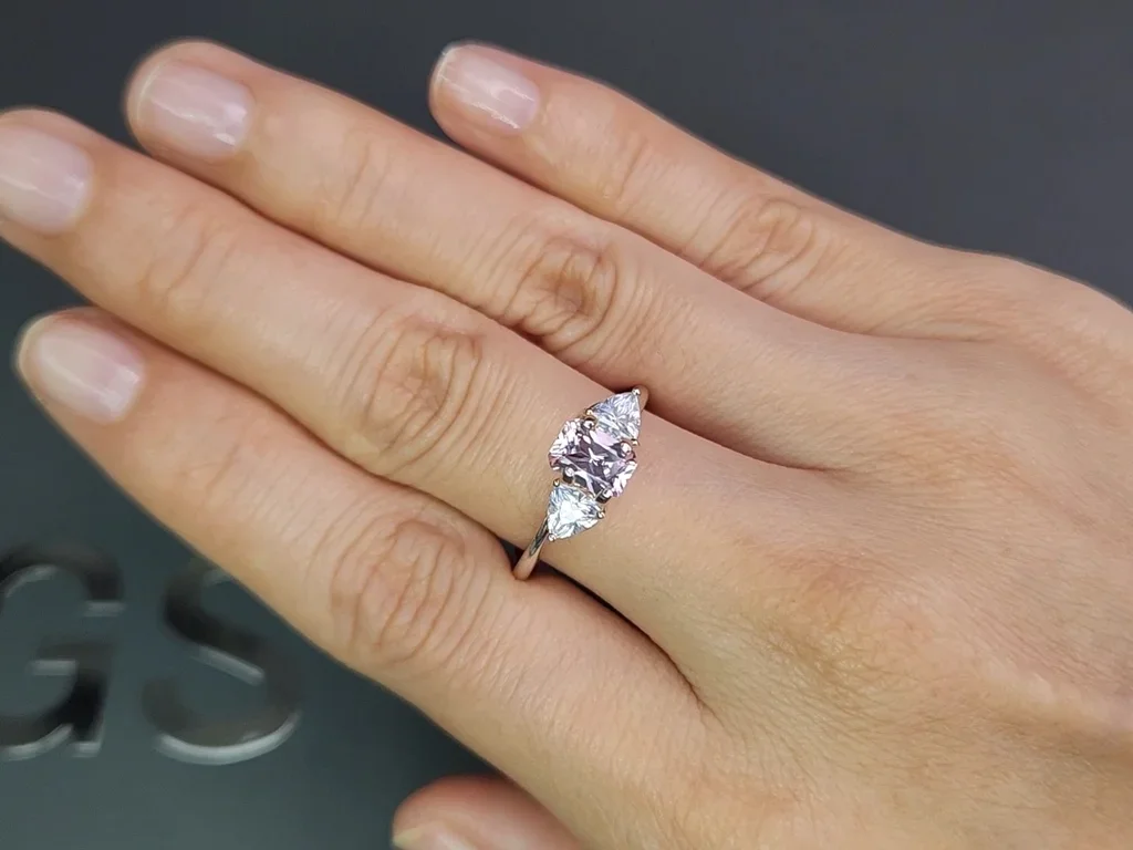Untreated Baby pink sapphire in radiant cut 0.96 carats, Madagascar Image №5