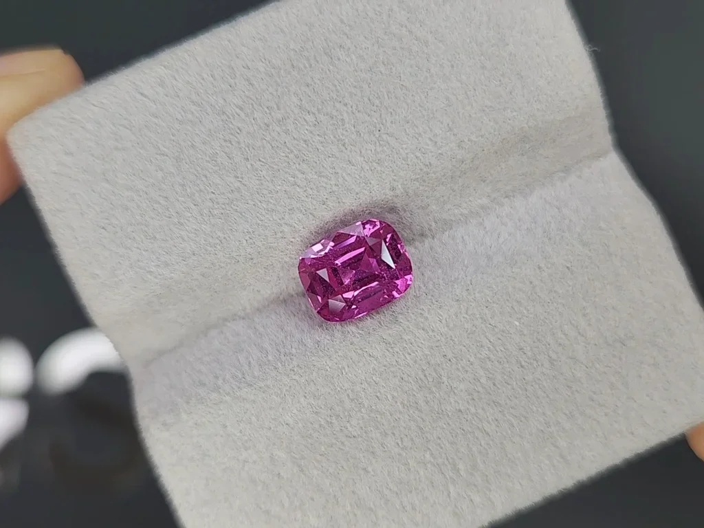 Unheated vivid pink sapphire in cushion cut 2.54 carats, Sri Lanka Image №4