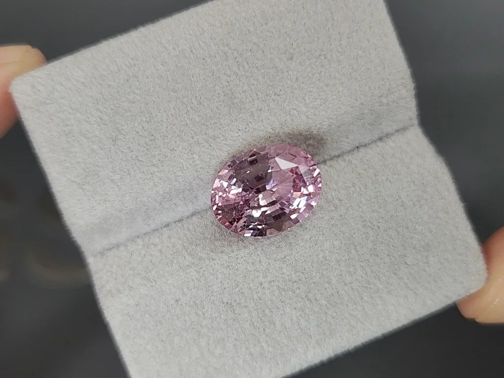 Unheated pastel pink Padparadscha sapphire in oval cut 7.01 carats, Sri Lanka  Image №4