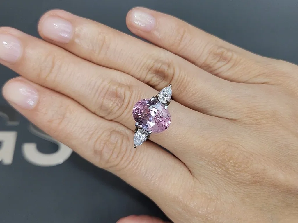 Unheated pastel pink Padparadscha sapphire in oval cut 7.01 carats, Sri Lanka  Image №5