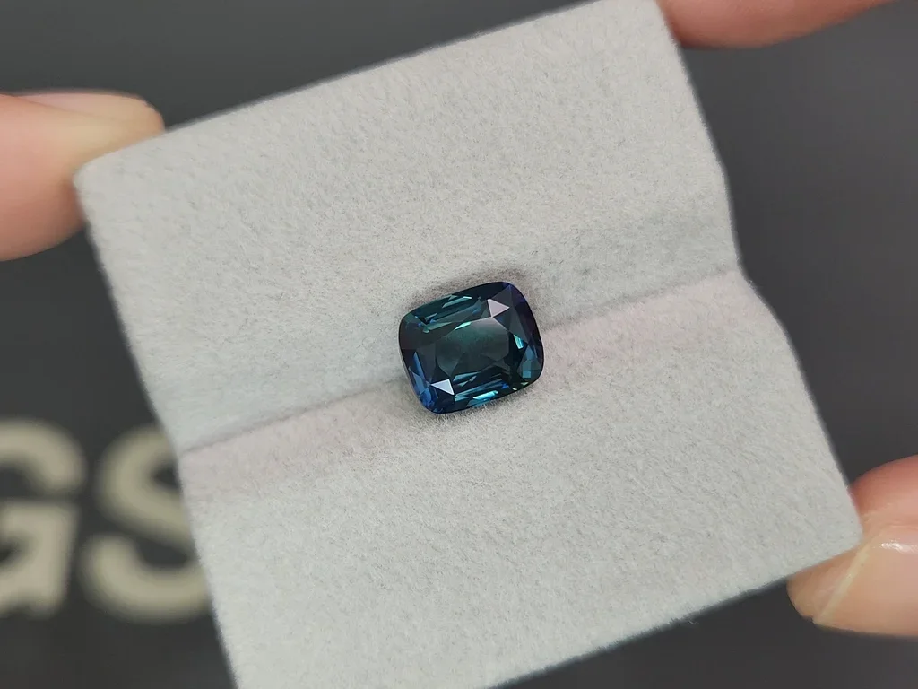 Unheated Teal sapphire in cushion cut 4.02 carats, Sri Lanka Image №4