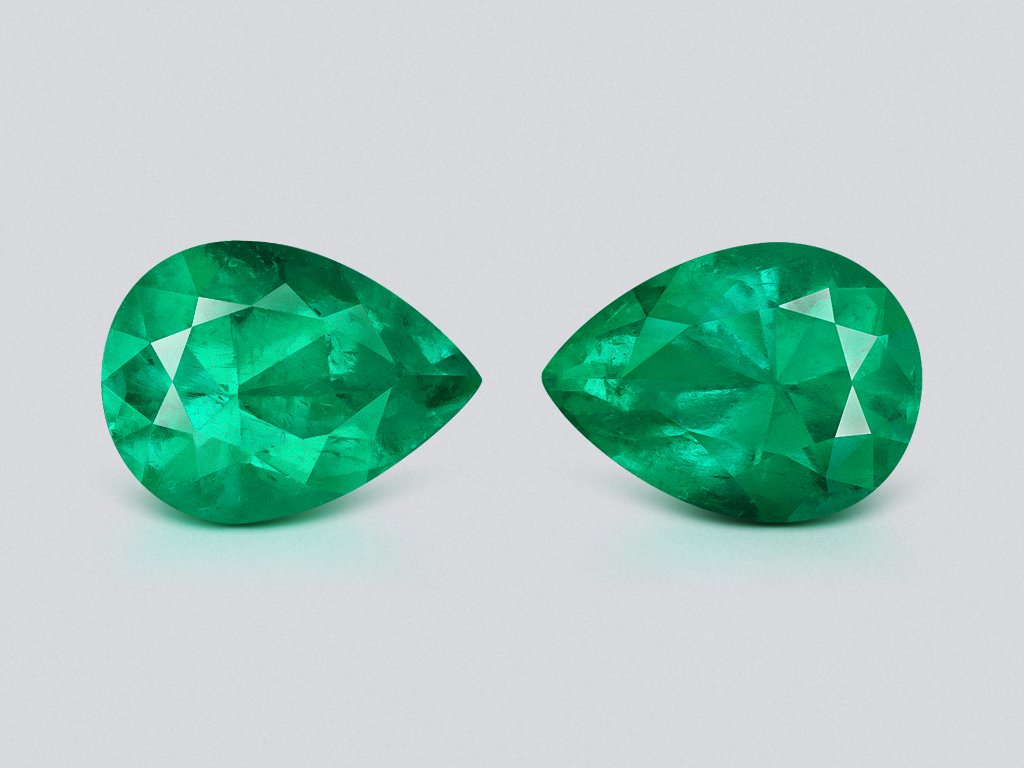 Pair of intense green emeralds in pear cut 4.81 carats, Colombia Image №1