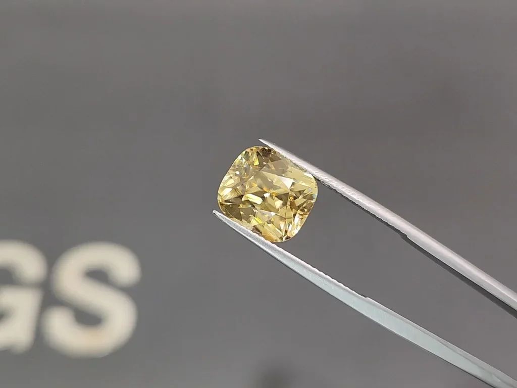 Yellow zircon cut cushion 10.11 carats, Tanzania Image №3