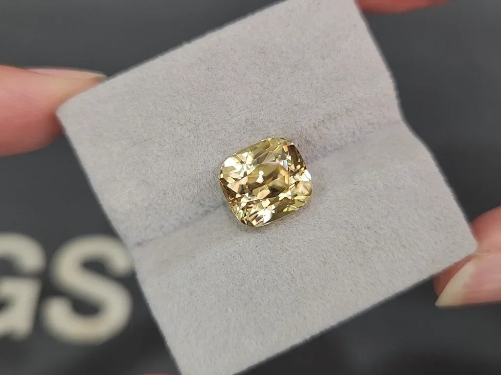 Yellow zircon cut cushion 10.11 carats, Tanzania Image №4