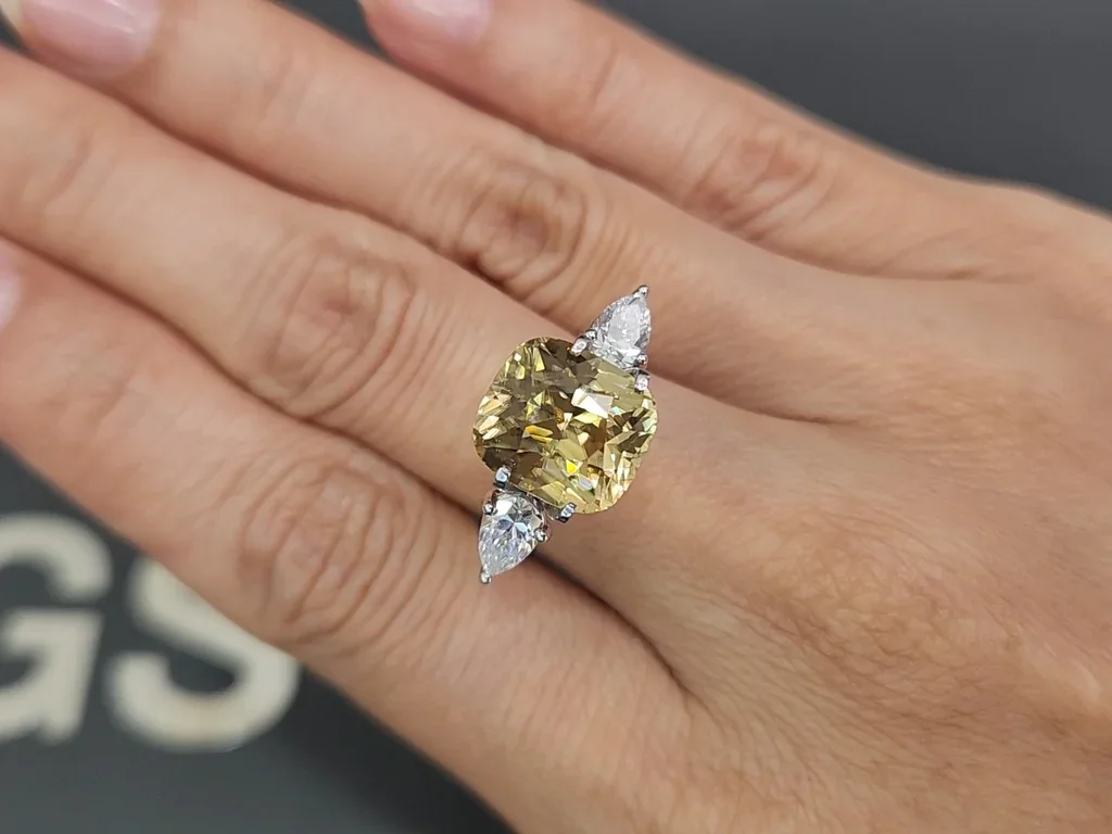 Yellow zircon cut cushion 10.11 carats, Tanzania Image №5