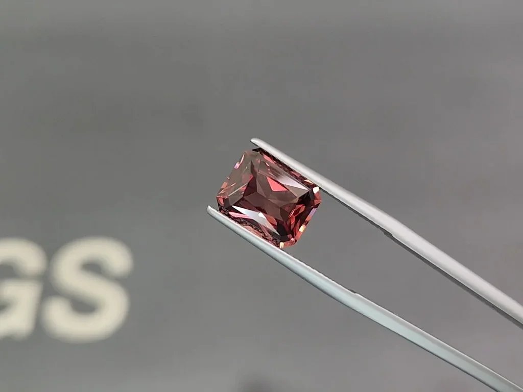 Brown zircon octagon cut 7.04 carats, Tanzania Image №3