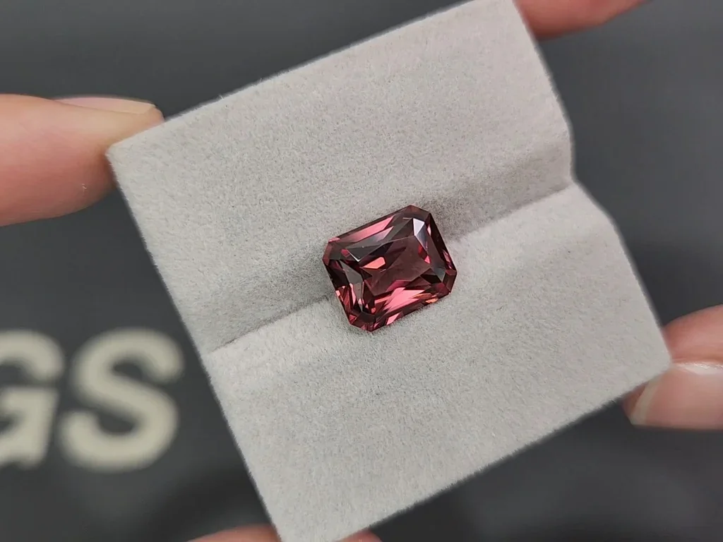 Brown zircon octagon cut 7.04 carats, Tanzania Image №4