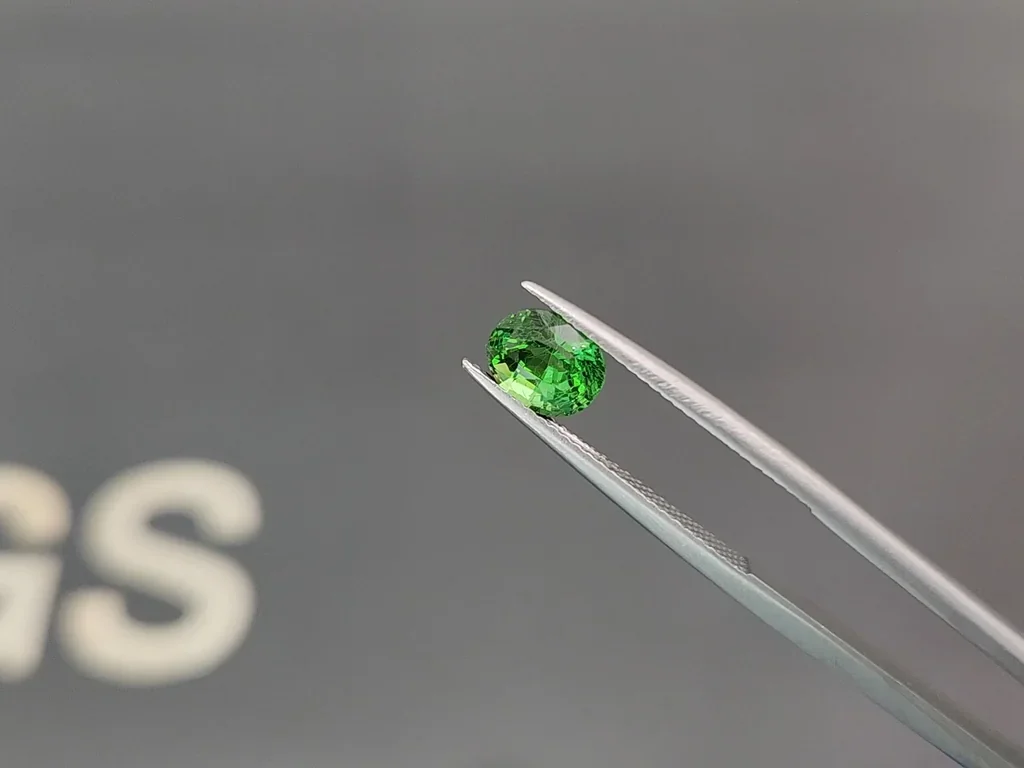 Green tsavorite oval cut 1.50 carats, Tanzania  Image №3