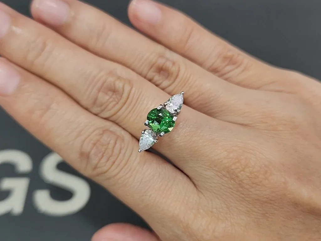 Green tsavorite oval cut 1.50 carats, Tanzania  Image №5