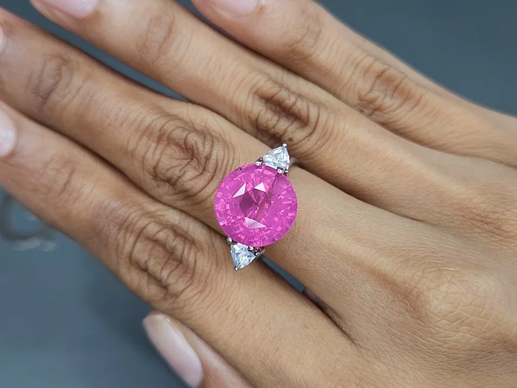 Mahenge spinel  rutile silk effect round cut 10.57 carats, Tanzania Image №5