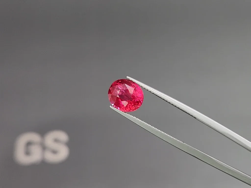 Vibrant vivid pink Mahenge spinel in oval cut 3.67 carats, Tanzania   Image №3