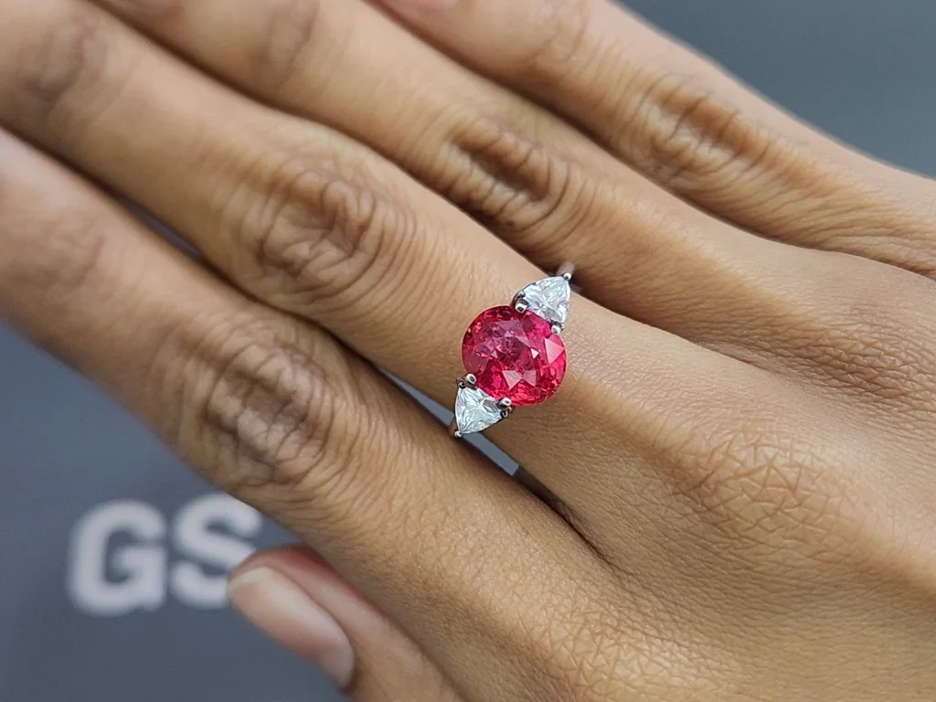 Vibrant vivid pink Mahenge spinel in oval cut 3.67 carats, Tanzania   Image №5