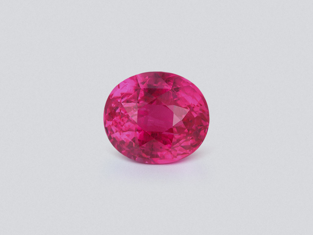 Vibrant vivid pink Mahenge spinel in oval cut 3.67 carats, Tanzania   Image №1