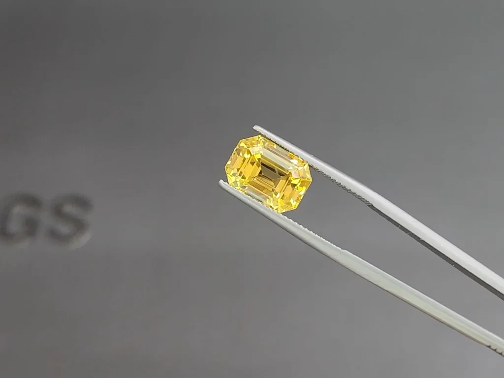 Unheated Golden Yellow sapphire in octagon cut 7.23 carats, Sri Lanka Image №3